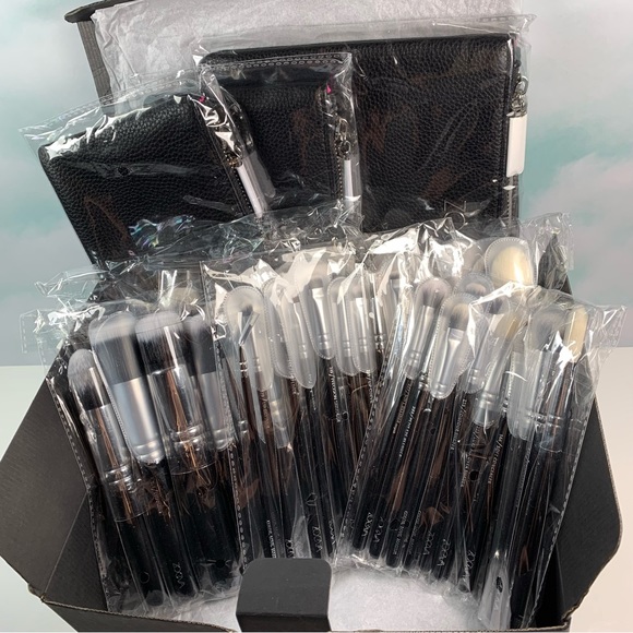 ZOEVA Makeup Zoeva 4 Piece Brush Set With 3 Clutches Poshmark